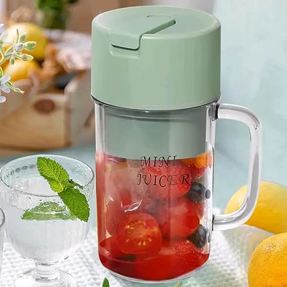 Mini juicer cup